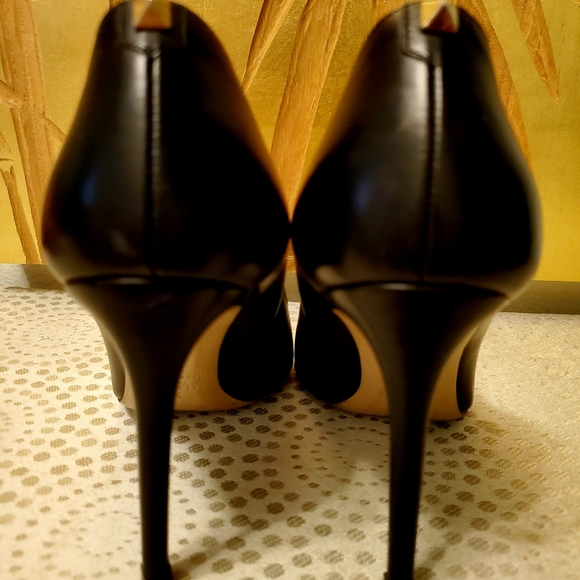 Valentino Garavani Rockstud Black Leather Pumps - Picture 9 of 13